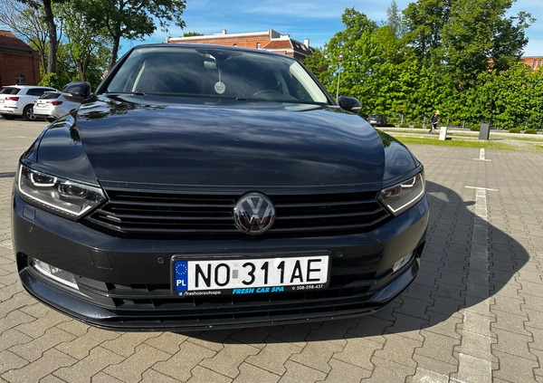 Volkswagen Passat cena 79900 przebieg: 155000, rok produkcji 2016 z Olsztyn małe 352